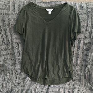 Athleta Forest Green V-Neck Short Sleeve Tee